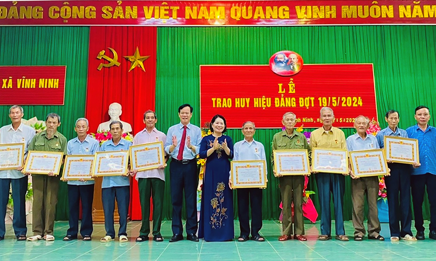 Quảng Ninh: Trao tặng Huy hiệu Đảng cho 115 đảng viên