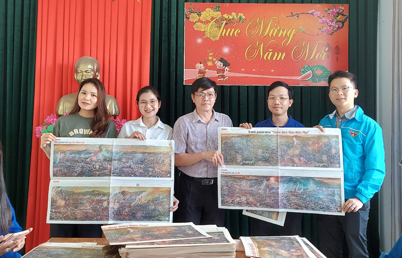 1.000 bức tranh panorama "Chiến dịch Điện Biên Phủ" đến với bạn đọc Quảng Bình