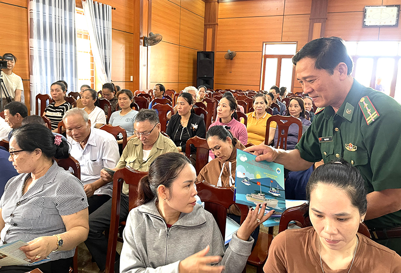 Tuyên truyền về chống khai thác IUU cho ngư dân