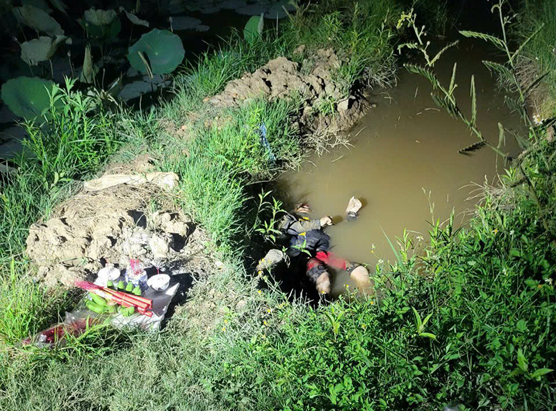Phát hiện nam thanh niên tử vong dưới mương nước
