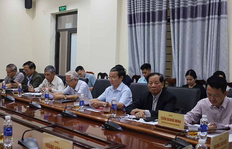 Các HĐTV Ủy ban MTTQVN tỉnh họp bàn để triển khai kế hoạch hoạt động năm 2024.