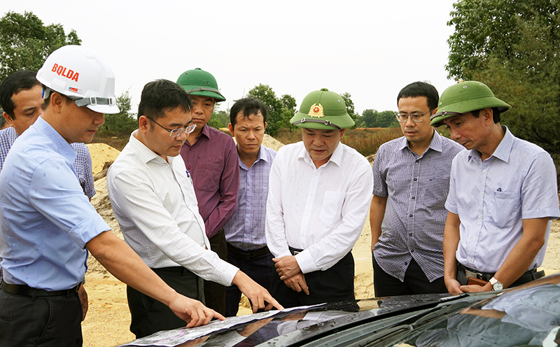 Đồng chí Phó Chủ tịch UBND tỉnh Phan Phong Phú kiểm tra thực địa Dự án BIIG2 Quảng Bình tại xã Bảo Ninh (TP. Đồng Hới).