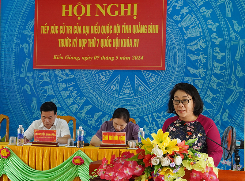 Đại biểu Nguyễn Thị Tuyết Nga báo cáo tóm tắt nội dung và chương trình làm việc của kỳ họp thứ 7, Quốc hội khoá XV. 