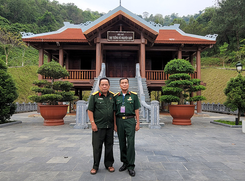 Những người chăm lo hương khói tại Đền thờ Đại tướng Võ Nguyên Giáp.