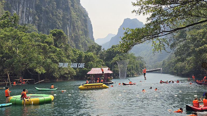 Thiên nhiên tươi đẹp, kỳ vỹ, dịch vụ chuyên nghiệp là điểm nhấn quan trọng thu hút du khách đến với Quảng Bình.