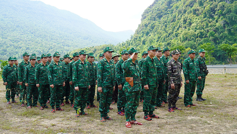 Đoàn công tác kiểm tra quân số, phổ biến nội quy tuần tra, kiểm soát đường biên giới, mốc quốc giới