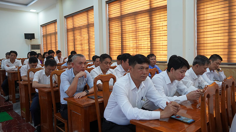 Các học viên tham gia buổi sơ kết.