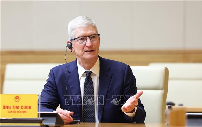 Giám đốc Điều hành Tập đoàn Apple Tim Cook phát biểu trong cuộc gặp Thủ tướng Phạm Minh Chính. (Ảnh: Dương Giang/TTXVN)