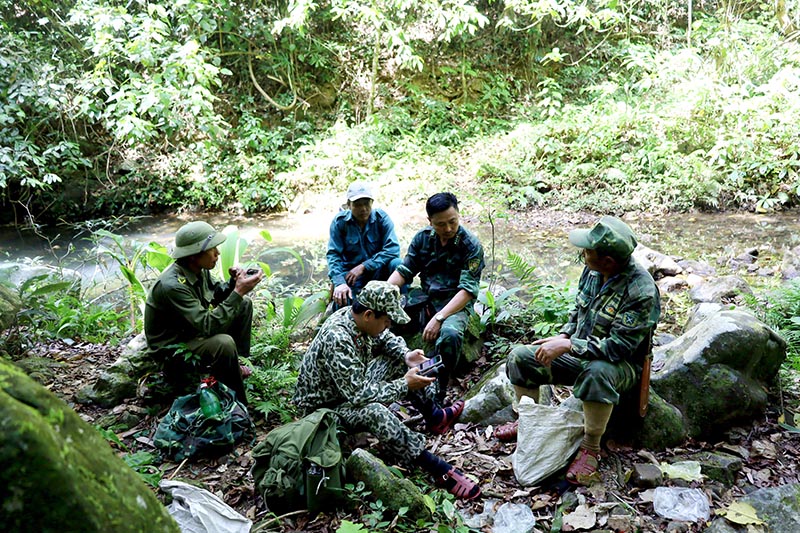 Nhiều phần mềm khoa học công nghệ đã được lực lượng Kiểm lâm tích hợp trên điện thoại thông minh để hỗ trợ quá trình thực thi nhiệm vụ.