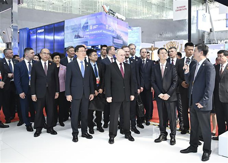 Phó Chủ tịch Trung Quốc Hàn Chính và Tổng thống Nga Vladimir Putin tham dự lễ khai mạc Hội chợ triển lãm Trung Quốc-Nga lần thứ 8 ở Cáp Nhĩ Tân, tỉnh Hắc Long Giang ngày 17/5/2024. Ảnh: THX/TTXVN