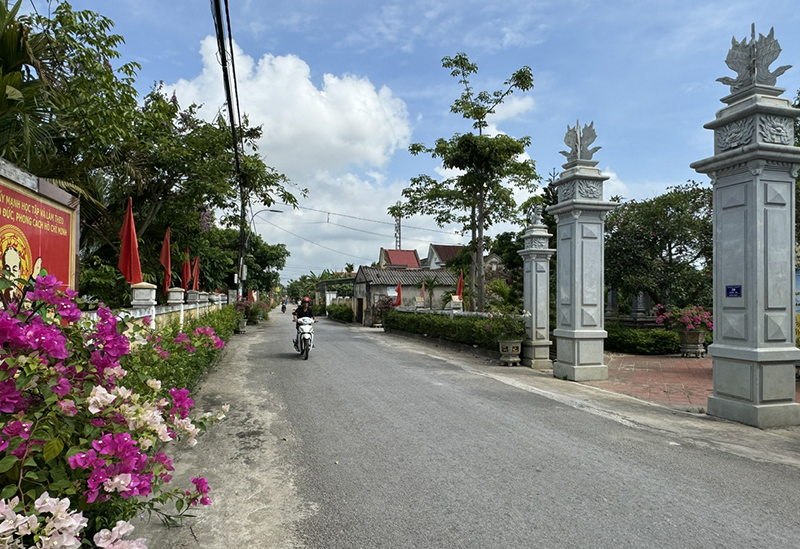 Đường giao thông nông thôn ở xã Xuân Thủy (Lệ Thủy) được bê tông hoá khang trang nhờ xây dựng NTM.