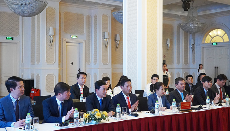 Đại diện lãnh đạo các sở, ban, ngành của tỉnh làm việc với đoàn doanh nghiệp tinht