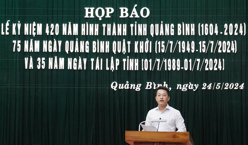 Đại diện lãnh đạo Tỉnh Đoàn Quảng Bình thông tin cuộc thi tìm hiểu về “Lịch sử 420 năm hình thành tỉnh Quảng Bình”.  