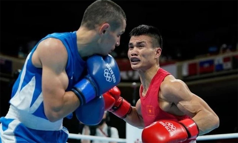 Tay đấm Nguyễn Văn Đương (phải) - một trong những hy vọng tranh vé dự Olympic 2024 của boxing Việt Nam. (Nguồn: Báo Thể thao & Văn hóa)