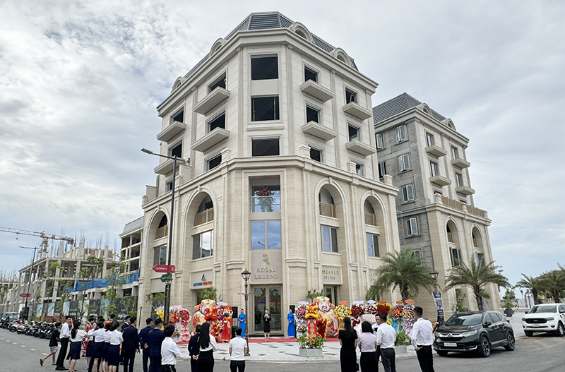 Tòa Emerald Office Tower, trụ sở của Đất Xanh Miền Trung Emerald.