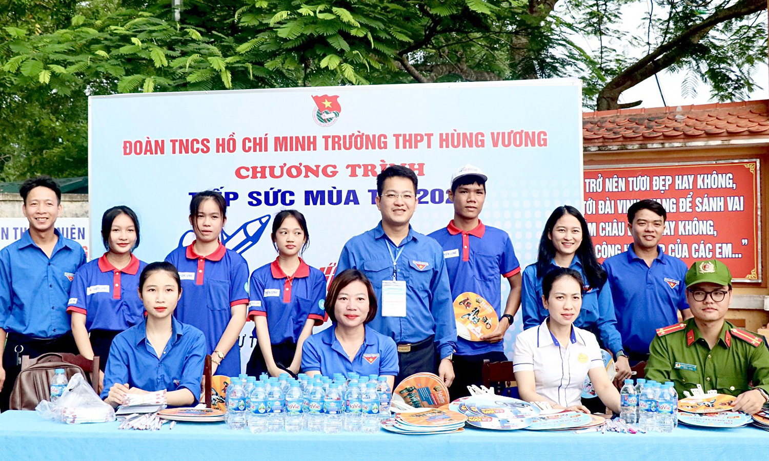 Gần 450 tình nguyện viên tham gia "tiếp sức mùa thi"