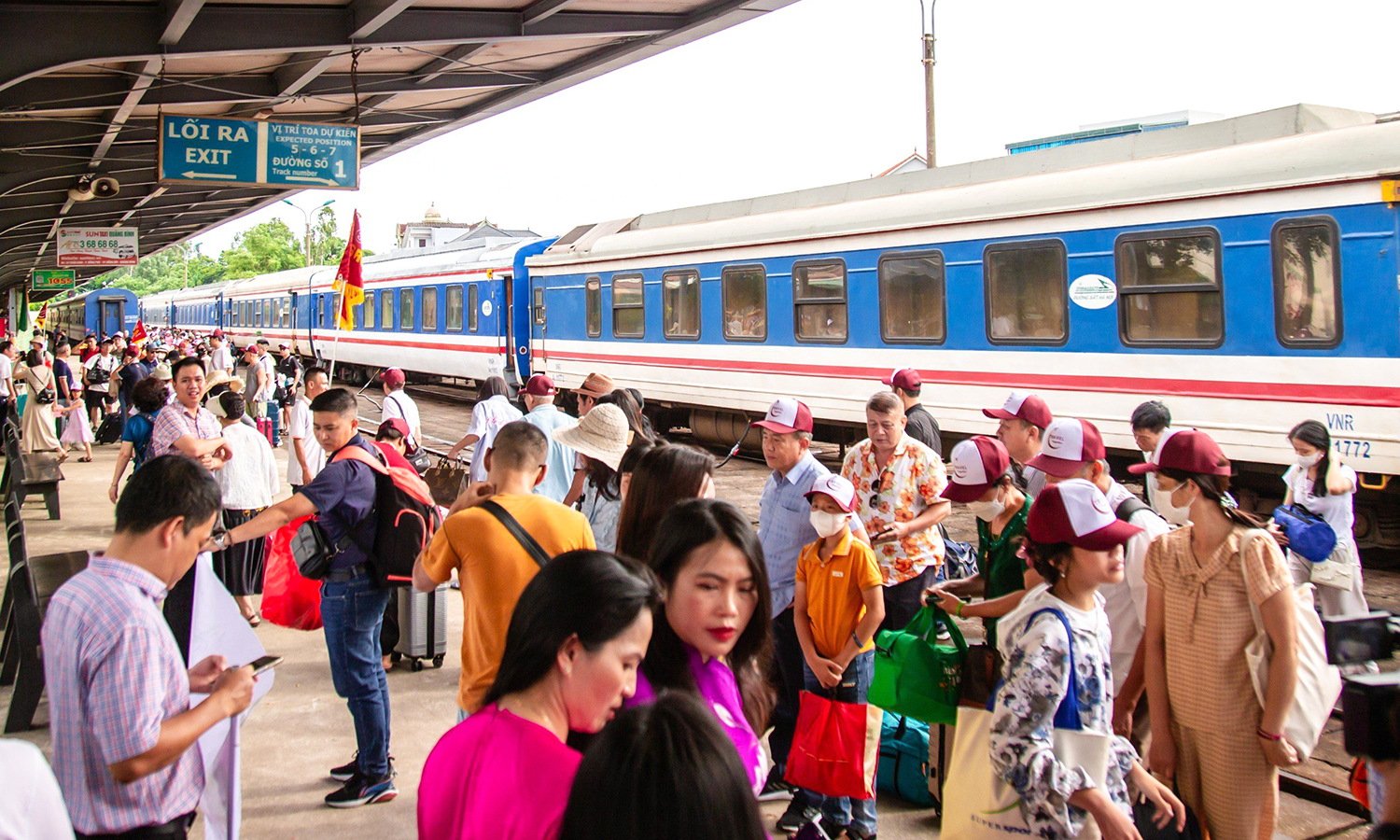 Du lịch bằng tàu Charter: Lợi cả đôi đường