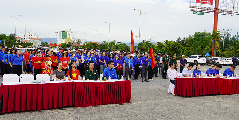 Quang cảnh lễ phát động.