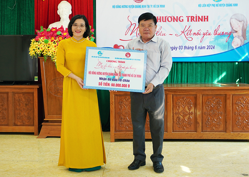 Hội đồng hương huyện Quảng Ninh tại TP. Hồ Chí Minh, Hội LHPN tỉnh và lãnh đạo huyện Quảng Ninh trao