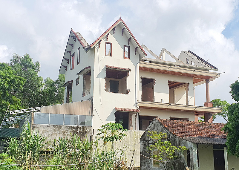 Ngôi nhà 2 tầng tại thôn Mỹ Duyệt, xã Cam Thủy (Lệ Thủy) của bà Trần Thị Loan đã bị tháo dỡ.