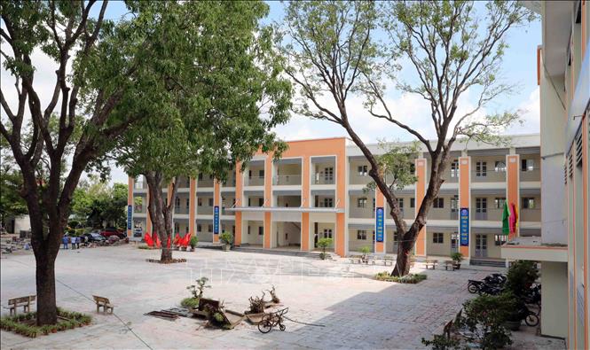 Trường THCS Phù Đổng (huyện Gia Lâm, Hà Nội) được đầu tư kinh phí trên 46 tỷ đồng với 2 giai đoạn để cải tạo, nâng cấp, xây mới thêm phòng học và mua sắm trang thiết bị cho năm học mới. Ảnh tư liệu: Thanh Tùng/TTXVN