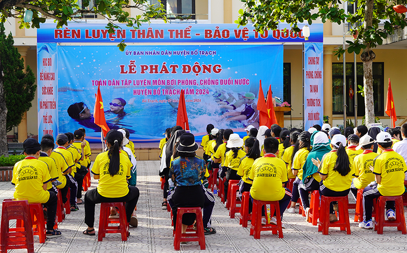 Quang cảnh lễ phát động.