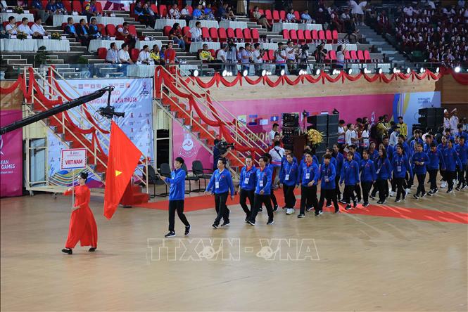 Diễu hành biểu dương thành tích của Đoàn thể thao các quốc gia tham dự tại lễ bế mạc. Ảnh: Trần Lê Lâm/TTXVN