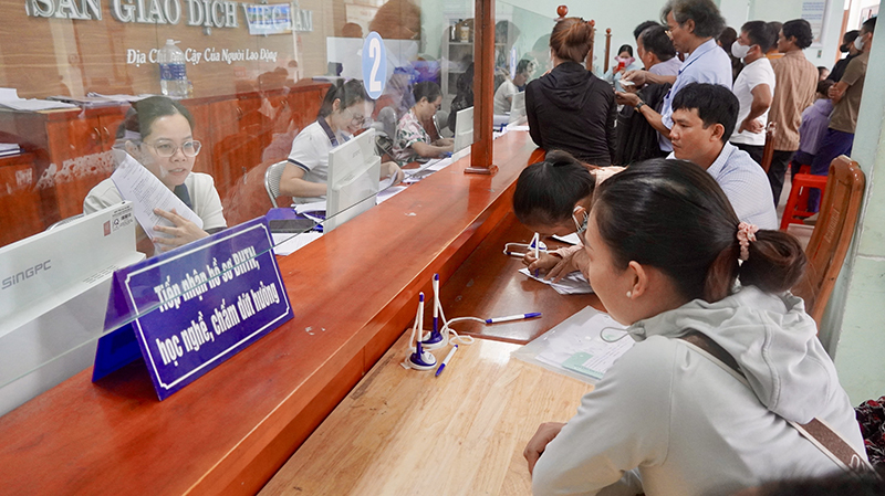Việc thực hiện tiếp nhận và giải quyết hồ sơ trực tuyến trên Cổng dịch vụ công quốc gia giúp người lao động tiết kiệm chi phí, thời gian.