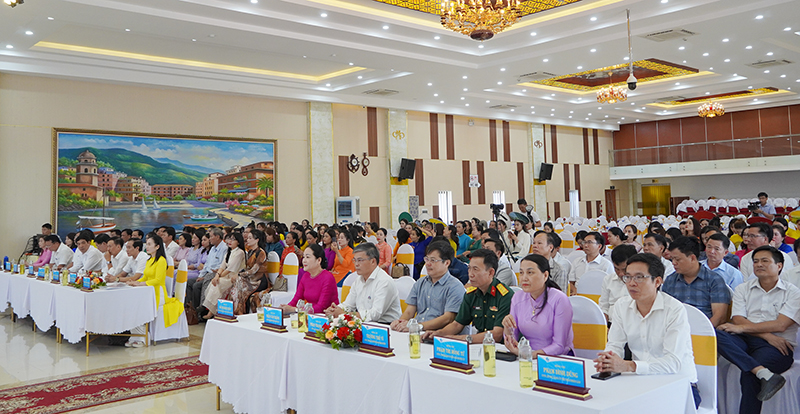 Các đại biểu tham dự ngày hội.