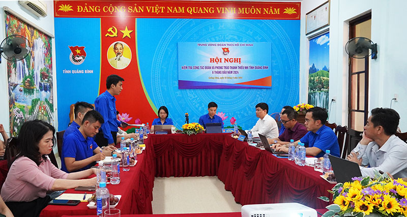 Quang cảnh buổi làm việc.