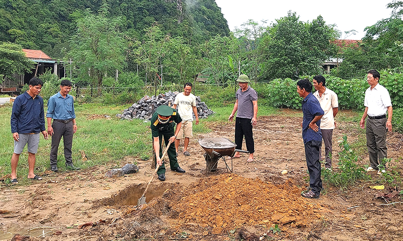 Khởi công xây dựng nhà ở cho bà Đinh Thị Của.