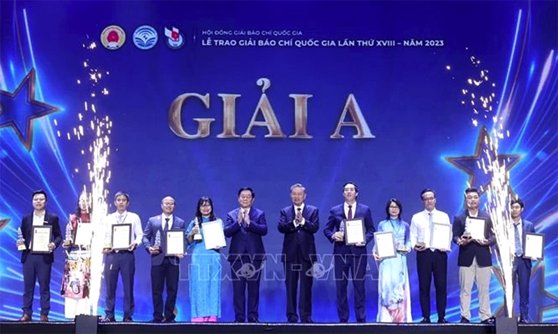 Lễ trao Giải Báo chí Quốc gia lần thứ XVIII-2023 vừa diễn ra vào tối 21/6.
