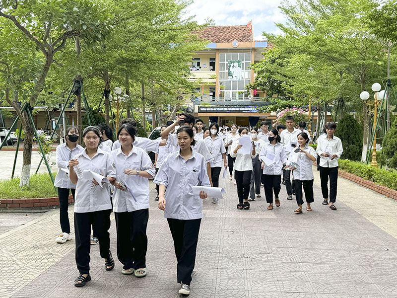 Ngày mai (28/6), thí sinh bước vào ngày thi cuối cùng với 2 môn (tổ hợp và ngoại ngữ)