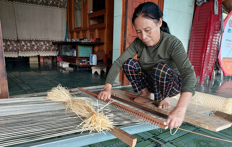 Thông qua nguồn vốn tín dụng chính sách, nhiều hội viên, phụ nữ đã khôi phục và phát triển các ngành nghề truyền thống.