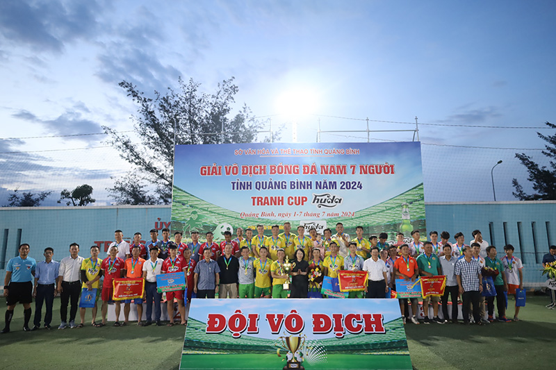 FC Híp Sport vô địch giải bóng đá nam 7 người tỉnh Quảng Bình