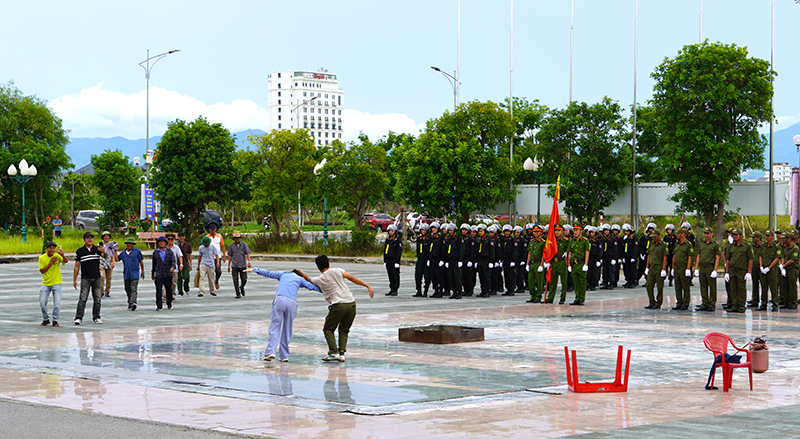 Diễn tập giải quyết các tình huống.