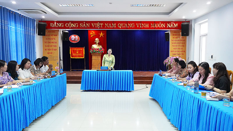 Quang cảnh buổi làm việc.