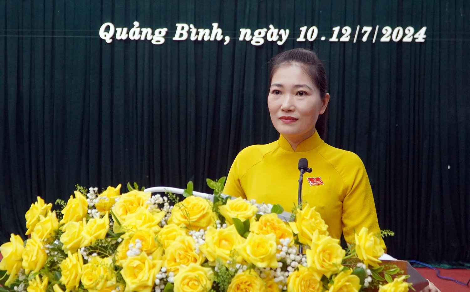 Đại biểu Ngô Thị Nhung thảo luận tại hội trường.