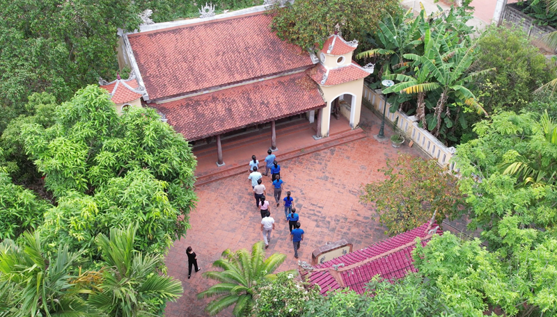 Nhà thờ Lễ Thành hầu Nguyễn Hữu Cảnh ở xã Vạn Ninh (Quảng Ninh) điểm đến tâm linh của nhiều du khách khi đến Quảng Bình.