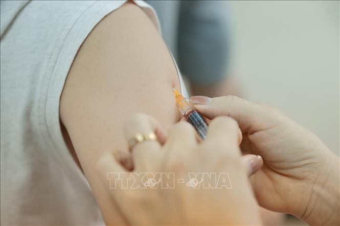 Tiêm vaccine là biện pháp phòng bệnh hiệu quả. Ảnh: TTXVN