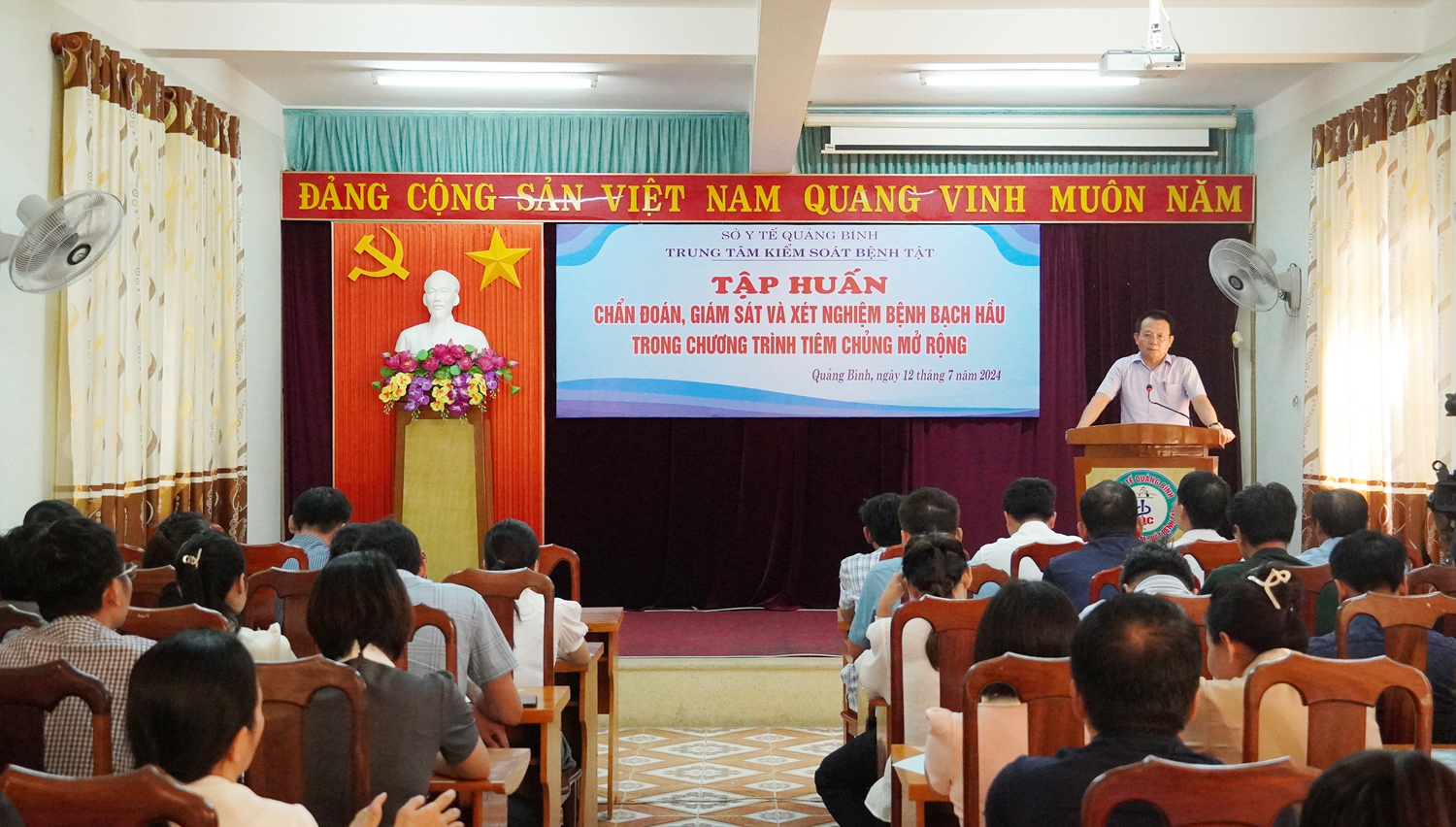 Giám đốc Trung tâm Kiểm soát bệnh tật tỉnh Đỗ Quốc Tiệp khai mạc lớp tập huấn nâng cao năng lực chẩn đoán, giám sát và xét nghiệm bệnh bạch hầu.