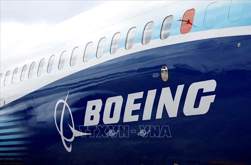 Biểu tượng Boeing trên thân máy bay 737 MAX tại Farnborough, Anh ngày 20/7/2022. Ảnh (tư liệu): Reuters/TTXVN