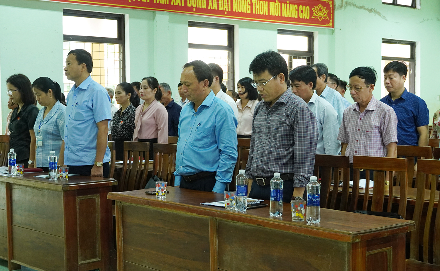 Các đại biểu đã dành một phút mặc niểm để tưởng nhớ đồng chí Tổng Bí thư Nguyễn Phú Trọng.