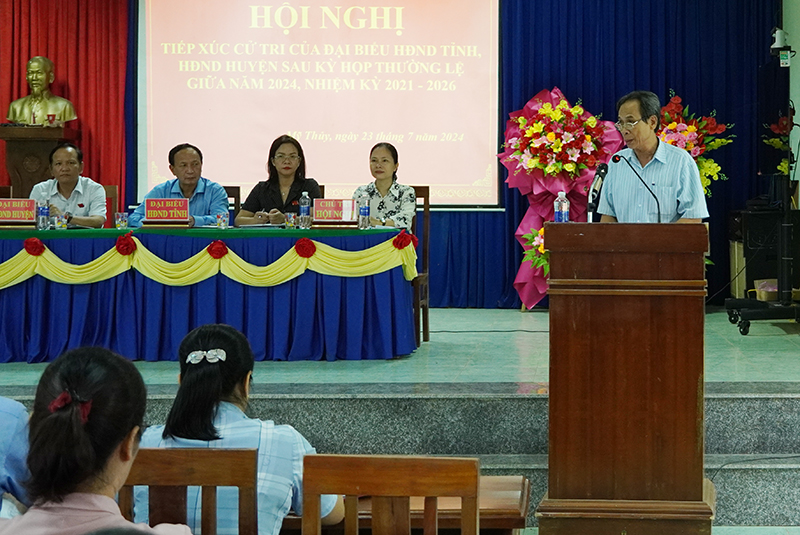 Cử tri huyện Lệ Thủy trình bày, tâm tư nguyện vọng.