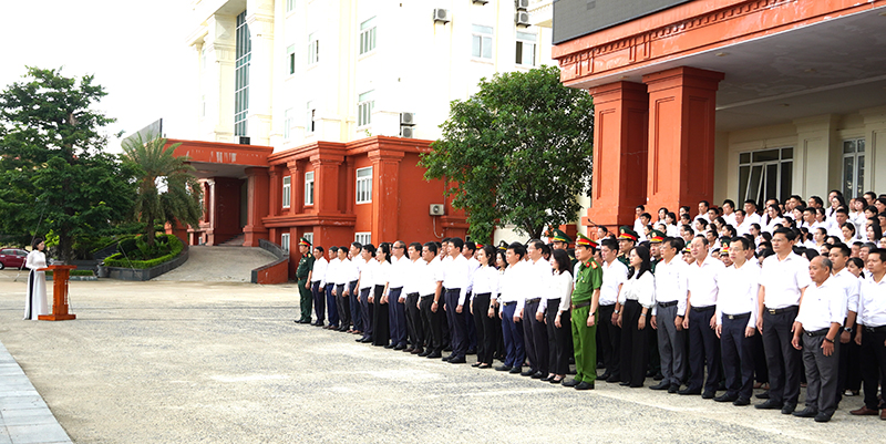 Lãnh đạo Ban Tuyên giáo Thành ủy Đồng Hới trình bày diễn văn tưởng niệm Tổng Bí thư Nguyễn Phú Trọng.