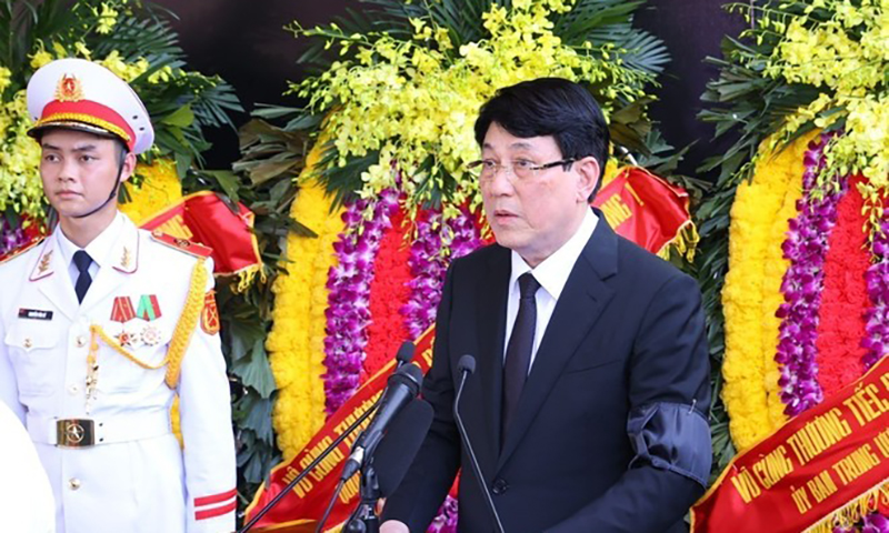 Đồng chí Lương Cường, Ủy viên Bộ Chính trị, Thường trực Ban Bí thư, Trưởng Ban Tổ chức Lễ tang phát biểu. (Ảnh: TTXVN)