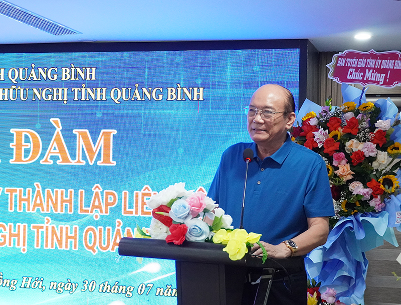 Đại biểu tham luận buổi toạ đàm.