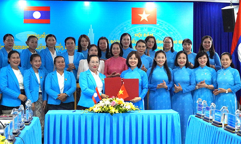 Thắt chặt hơn nữa tình hữu nghị hợp tác giữa Hội LHPN Quảng Bình và Khăm Muồn