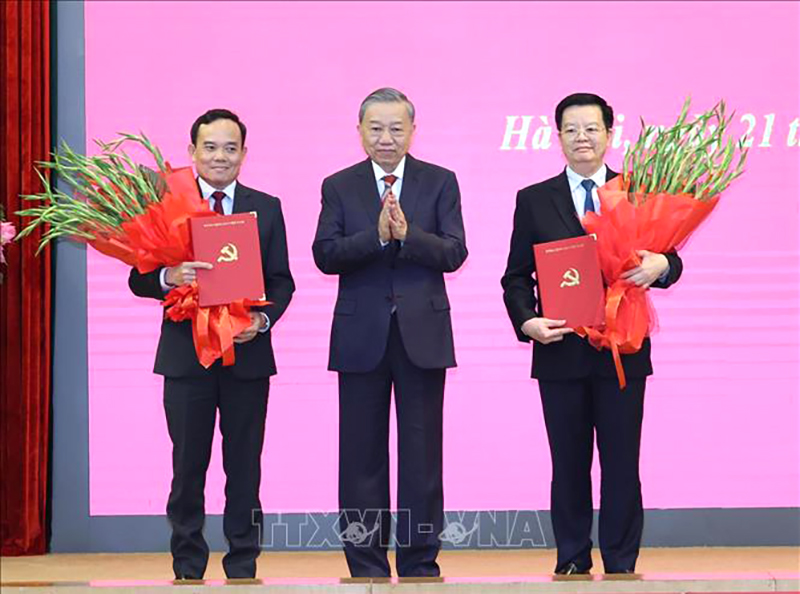 Bộ Chính trị phân công các Ủy viên Trung ương Đảng giữ chức Trưởng ban Kinh tế Trung ương và Trưởng ban Dân vận Trung ương