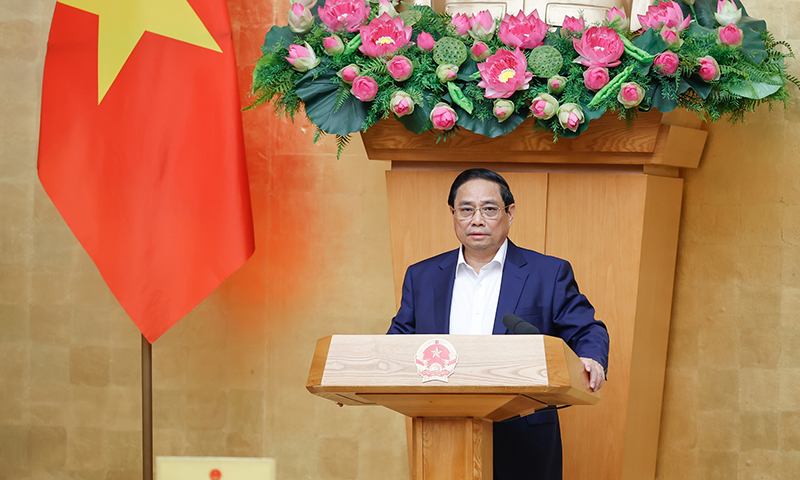 Phát biểu khai mạc, Thủ tướng Phạm Minh Chính nêu rõ, trong tháng 7 vừa qua, đồng bào, đồng chí cả nước và bạn bè quốc tế vô cùng thương tiếc trước sự ra đi của đồng chí Tổng Bí thư Nguyễn Phú Trọng... - Ảnh: VGP/Nhật Bắc